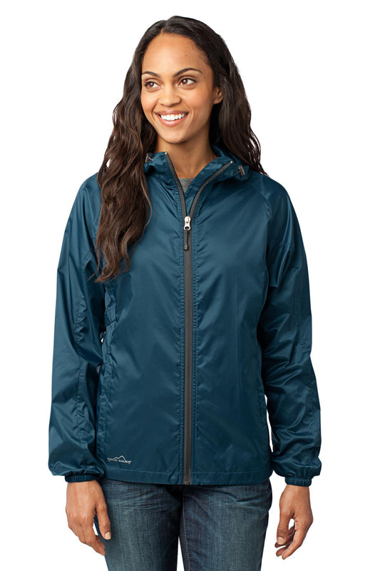Chaqueta cortavientos plegable Eddie Bauer® para mujer. EB501