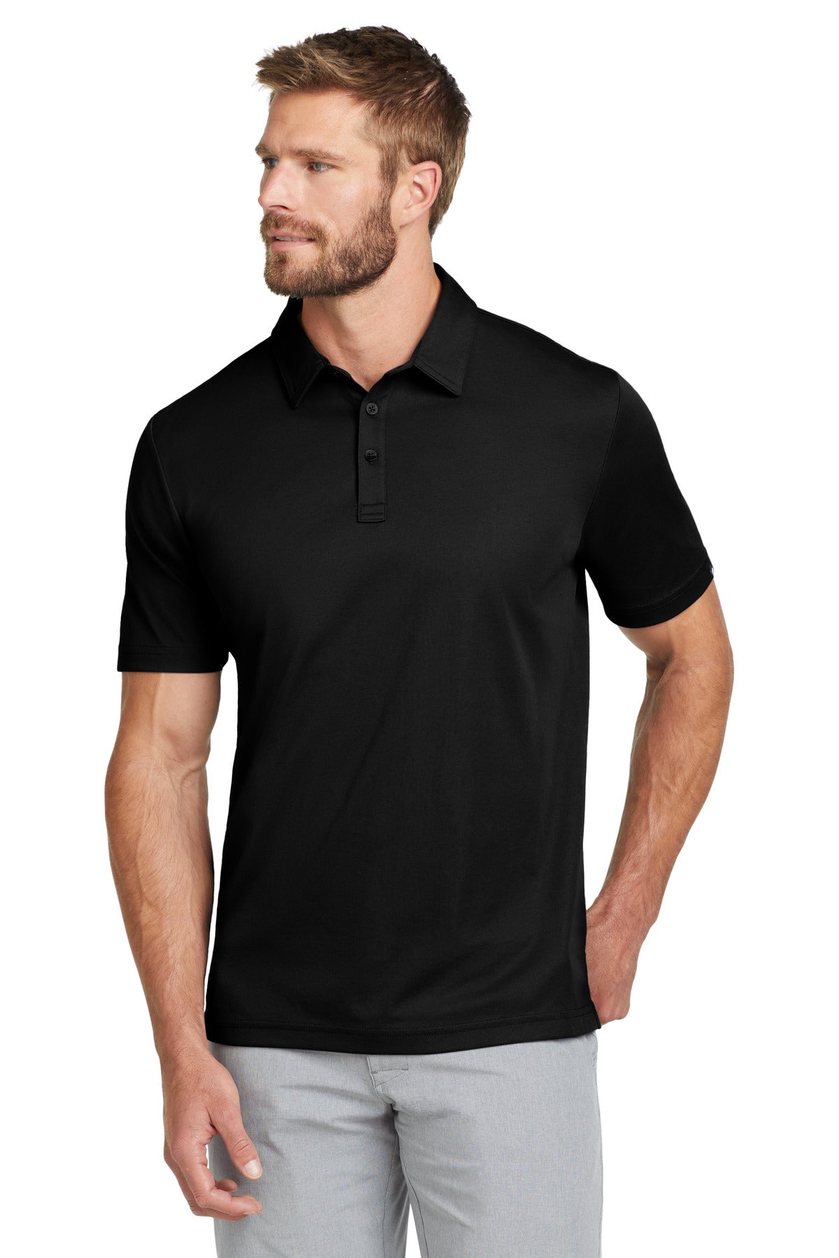 Polo liso Oceanside de TravisMathew. TM1MU411