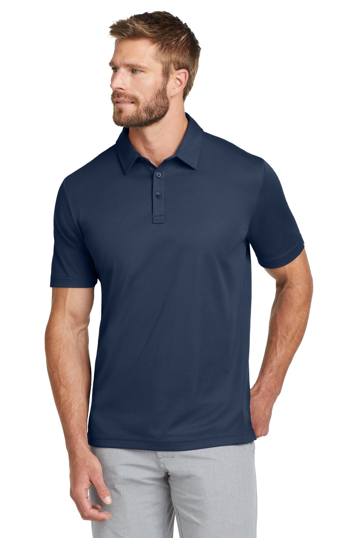 Polo liso Oceanside de TravisMathew. TM1MU411