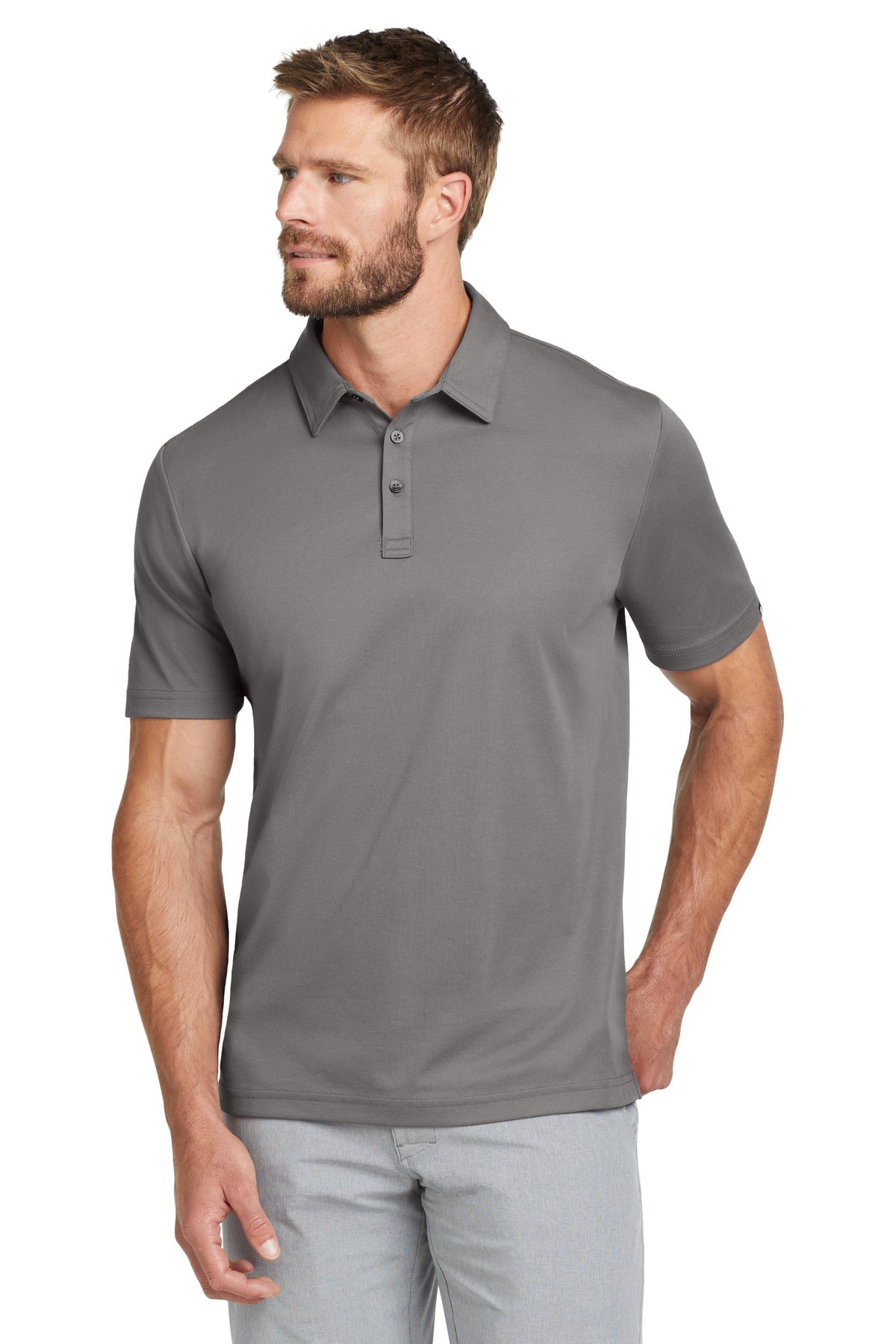 Polo liso Oceanside de TravisMathew. TM1MU411