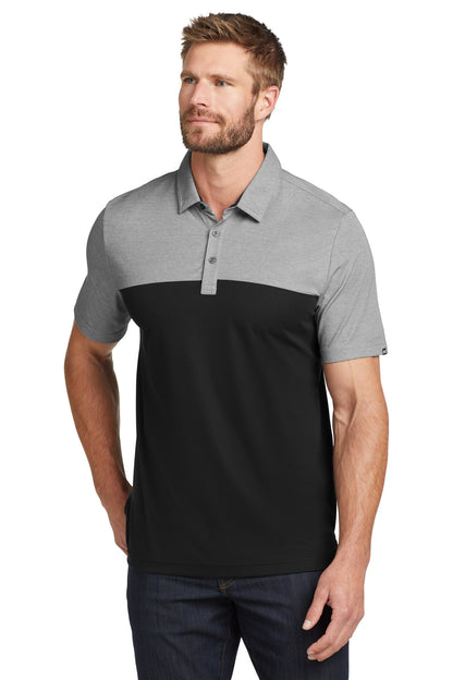 Polo con bloques Oceanside de TravisMathew. TM1MU414