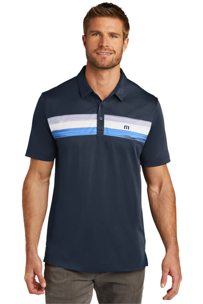 Polo Cabana con rayas en el pecho de TravisMathew. TM1MU416